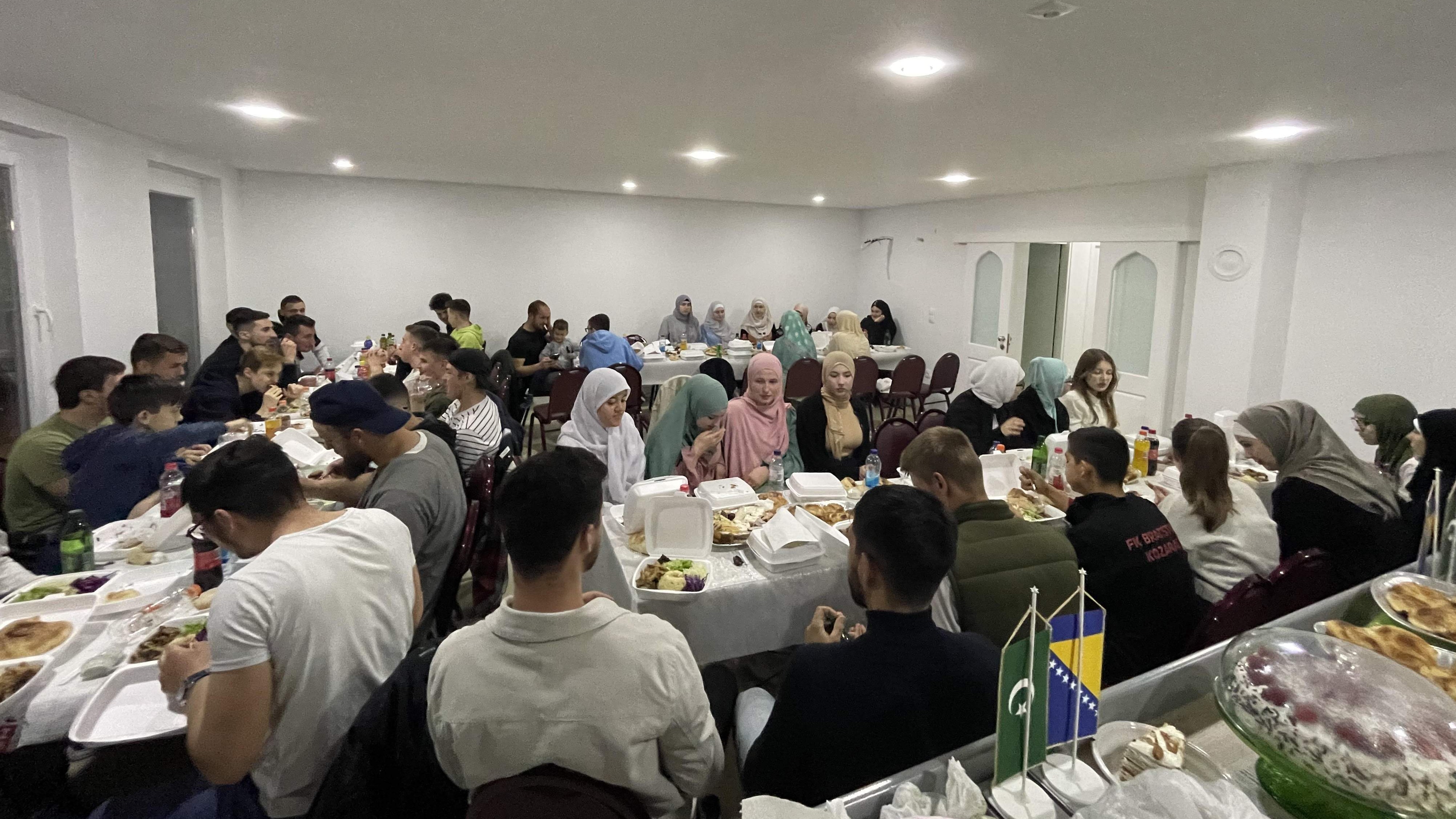 MIZ Kozarac: Omladinski iftar za članove Mreže mladih 