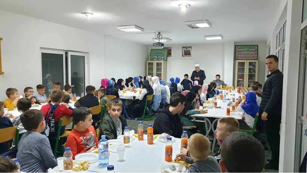 MIZ Janja: Iftar za polaznike mekteba