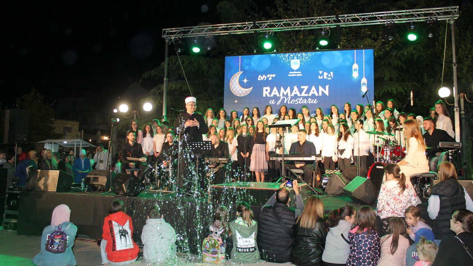 Na mostarskoj Musali hiljadu i po vjernika na zajedničkom iftaru