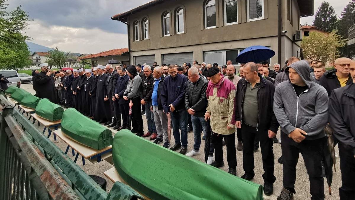 Dženaza-namaz za devet ekshumiranih žrtava masakra u Ahmićima 