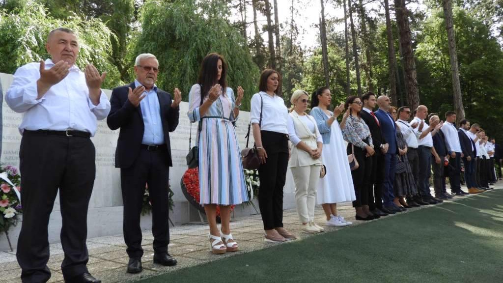 Počelo komemorativno obilježavanje zločina na Tuzlanskoj kapiji