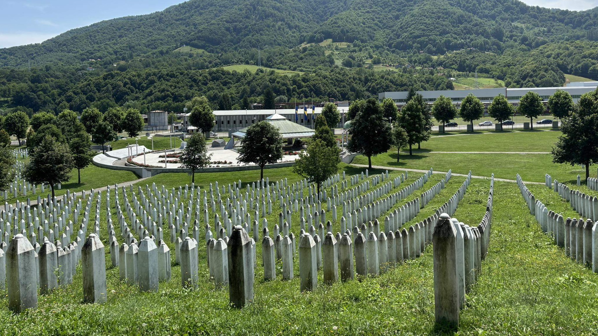 Deklaracija o genocidu u Srebrenici: Poziv na trajno sjećanje na šehide