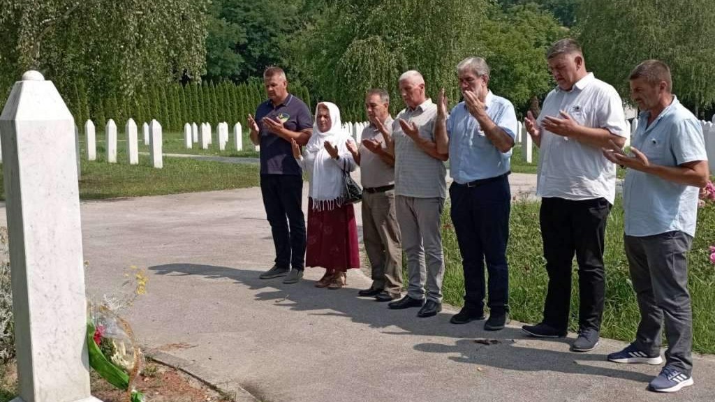 Godišnjica genocida u Srebrenici: Posjeta spomen-obilježjima i mezarjima 