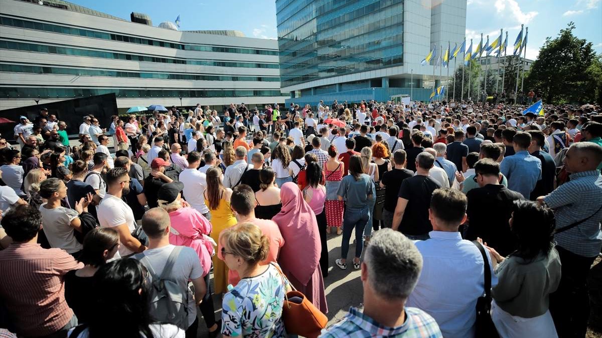 Protesti u Sarajevu: Građani iskazali nezadovoljstvo neradom vlasti u BiH