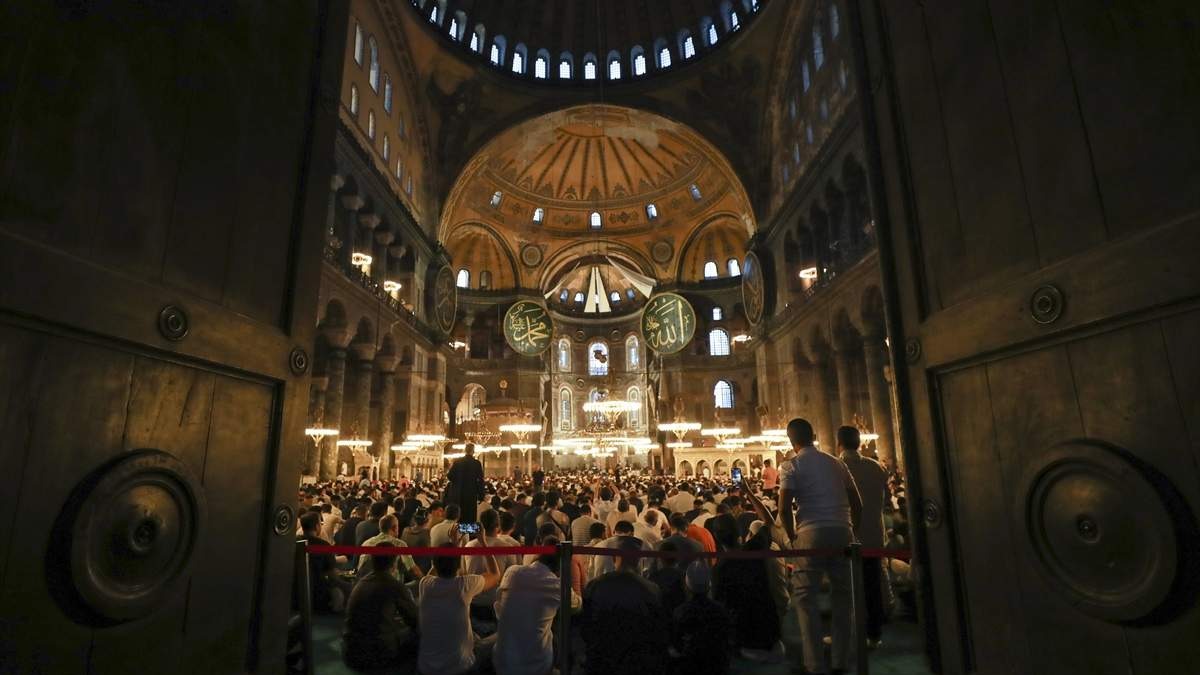 Vjernici bajram-namaz klanjali širom Turske