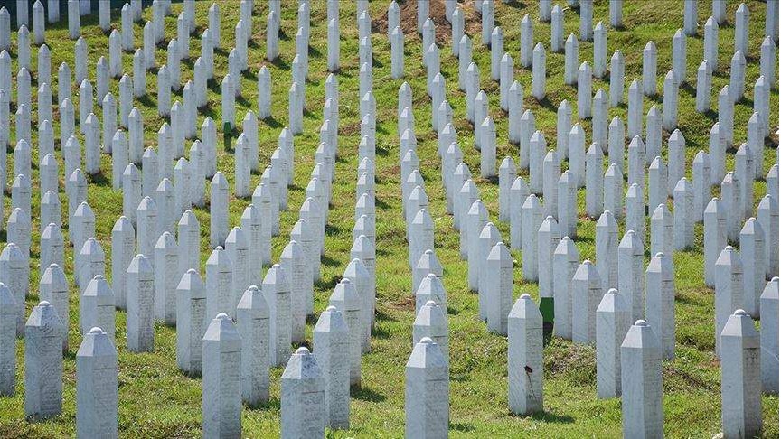 Tišina u Potočarima, u toku pripreme za ispraćaj 50 žrtava genocida u Srebrenici