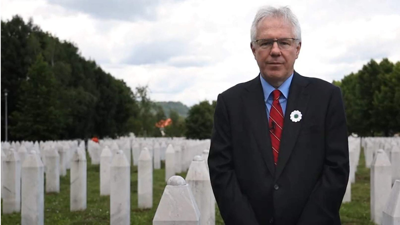 Ambasador SAD-a Murphy:  Zvaničnici moraju prihvatiti ono što se dogodilo u Srebrenici, neki od počinilaca genocida su na slobodi i među nama