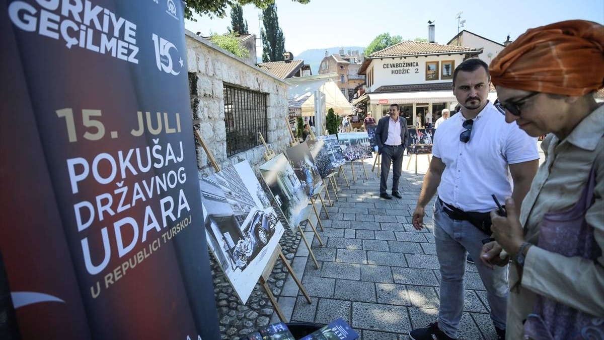 U Sarajevu izložba fotografija povodom obilježavanja godišnjice pokušaja puča u Turskoj