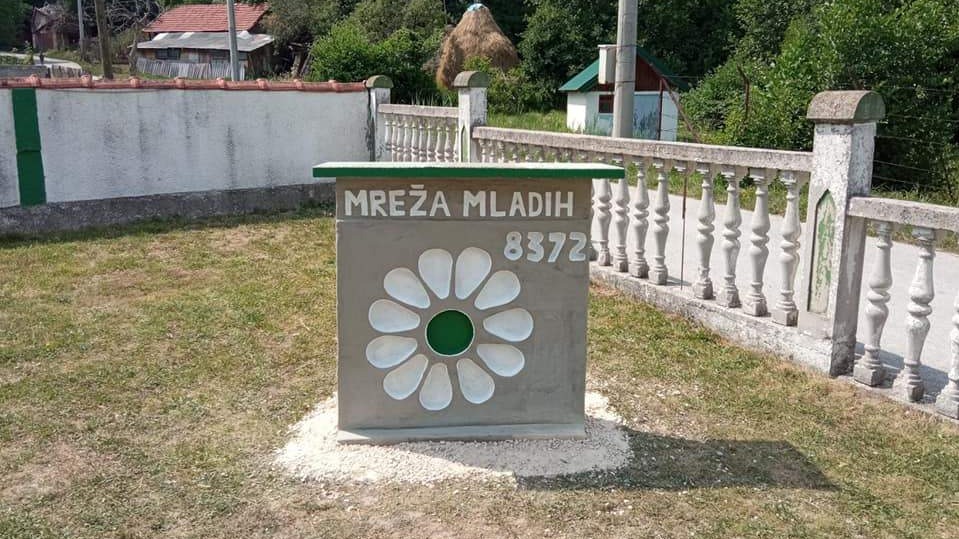 Mreža mladih džemata Raštelica: Postavljen cvijet Srebrenice u džamijskom haremu