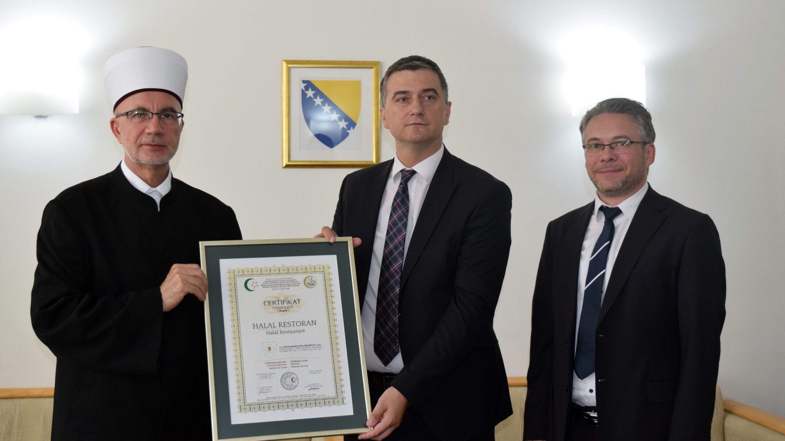 Uručen halal certifikat za restoran Behram-begove medrese u Tuzli 