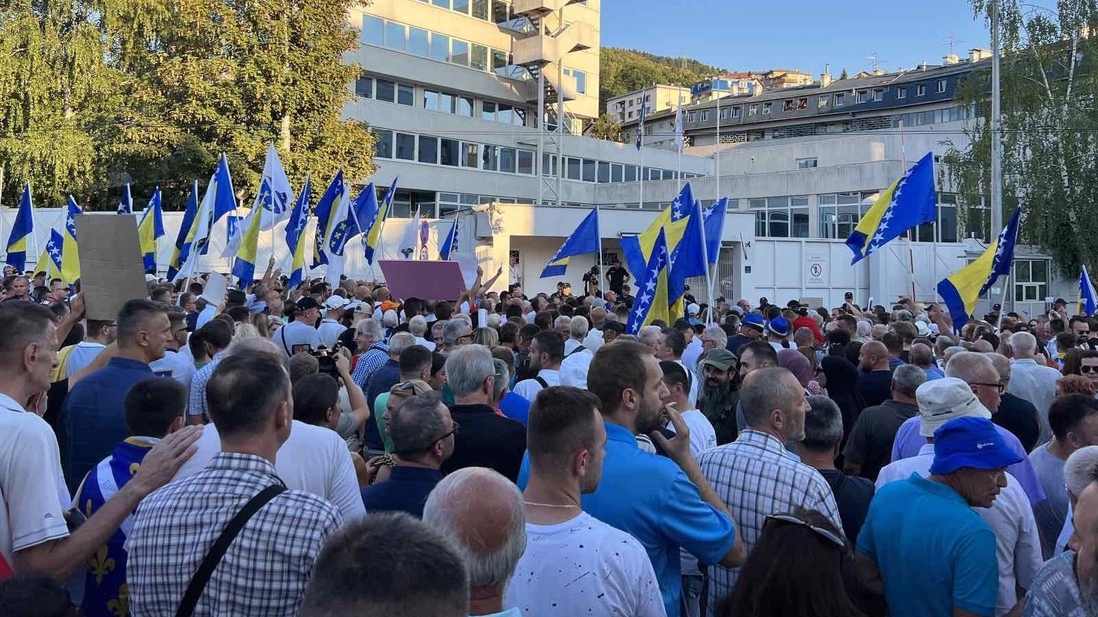 Danas nastavljeni protesti ispred OHR-a: Rješenja moraju pogodovati svim građanima BiH