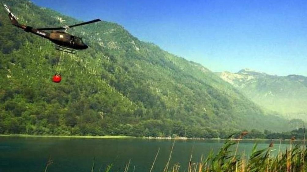 Helikopteri OS BiH uspješno okončali misiju gašenja požara na području Neuma