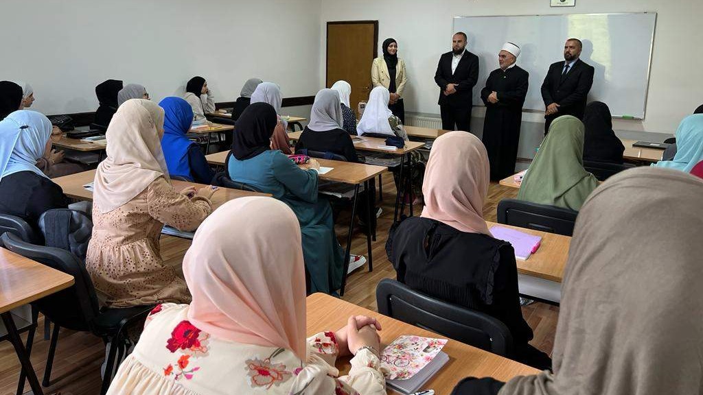 Muftija Dudić obišao prve razrede Medrese Gazi Isa-beg u Novom Pazaru