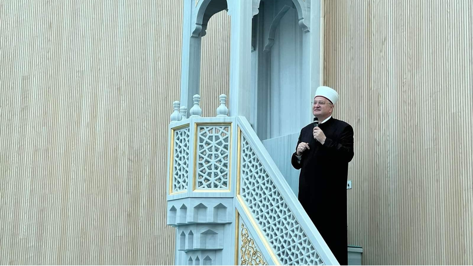 Muftija Hasanović u Sisku: Hizmetimo džamiji, neka bude svjedok za nas, a ne protiv nas