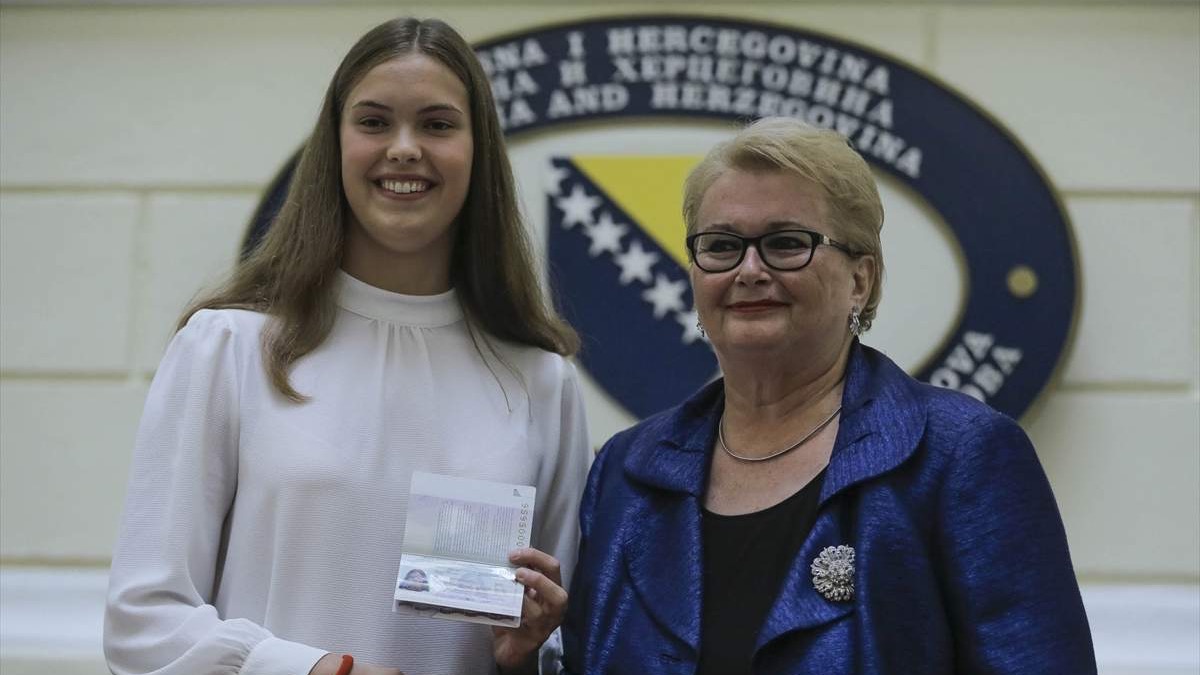 Sjajna plivačica Lana Pudar dobila diplomatski pasoš BiH