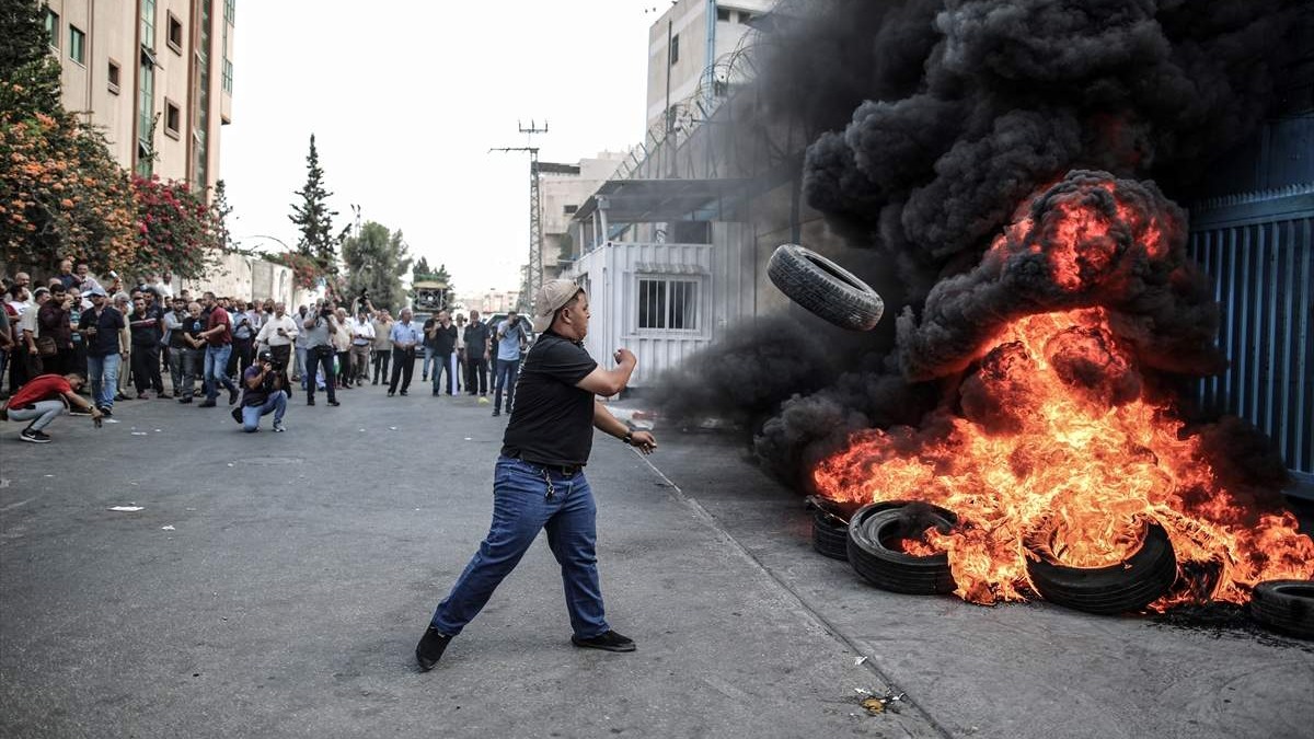 Izraelci im oštetili kuće: Palestinci protestovali ispred zgrade UNRWA