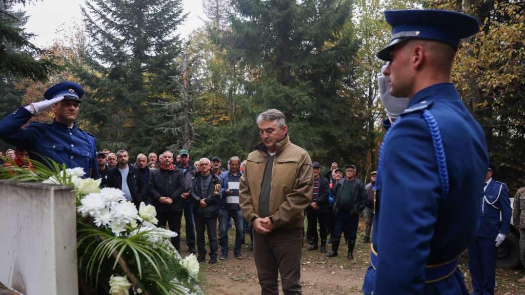 Komšić prisustvovao obilježavanju 28. godišnjice pogibije majora Hašima Spahića