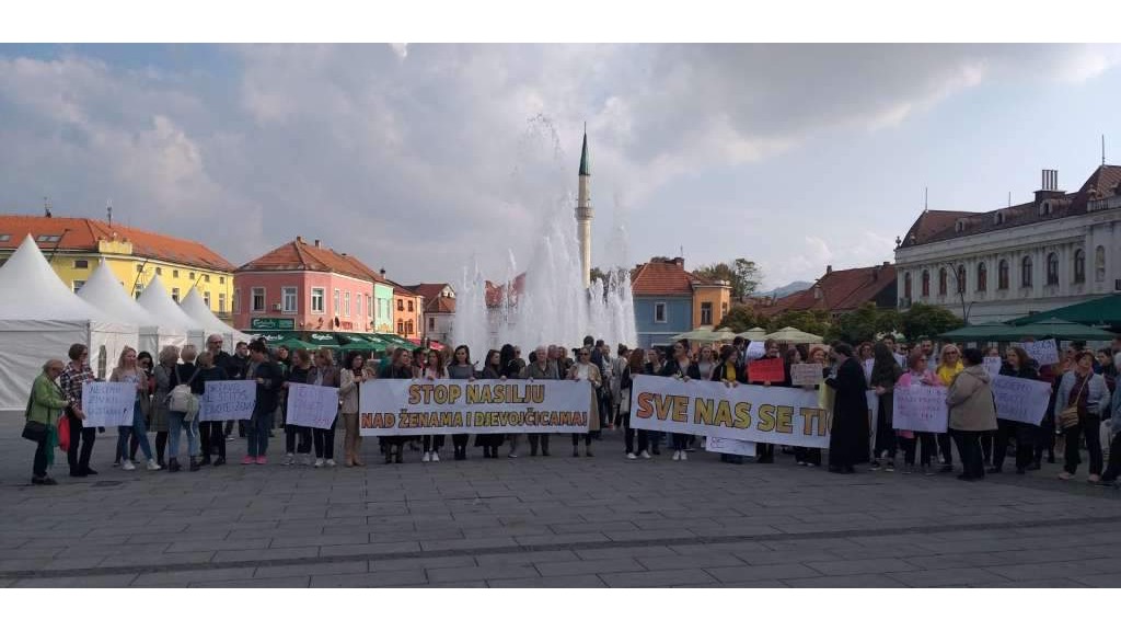 I žene iz Tuzle zatražile da se u krivični zakon uvrsti femicid