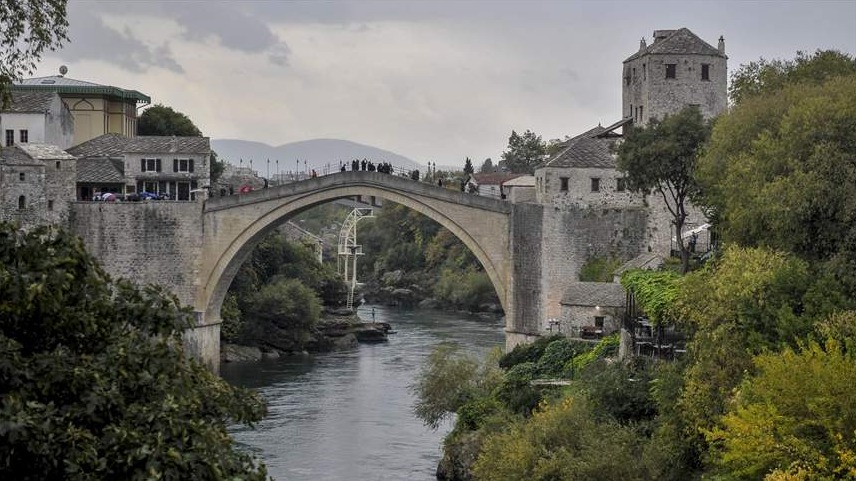 Iako je polovina novembra na ulicama Mostara brojni turisti