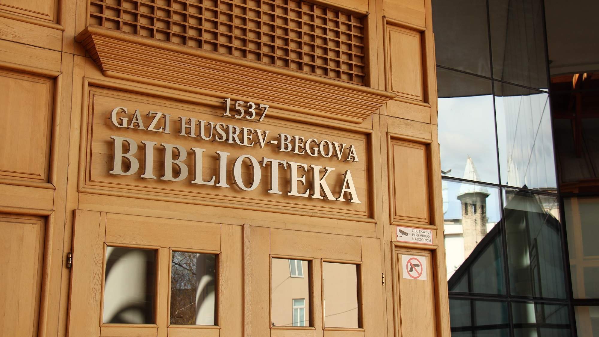 Sarajevska šetnja: Gazi Husrev-begova biblioteka pet stotina godina čuva pisanu riječ 