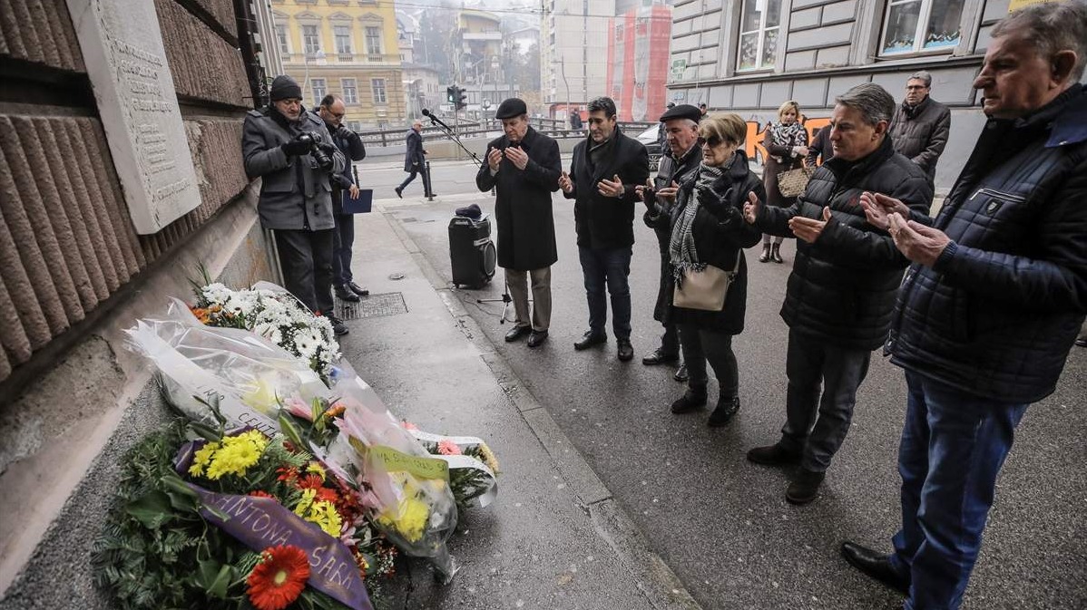 Prije 29 godina ispred OŠ "Safvet-beg Bašagić" ubijeno osam građana Sarajeva