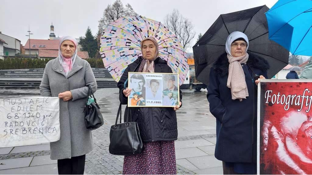 Majke Srebrenice: Nikad veće poniženje, OHR konačno treba da zaustavi vrijeđanje žrtava