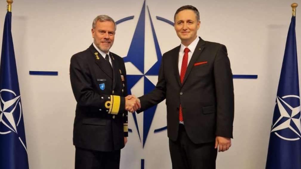 Bećirović u Briselu razgovarao s predsjedavajućim Vojnog komiteta NATO-a admiralom Robom Bauerom