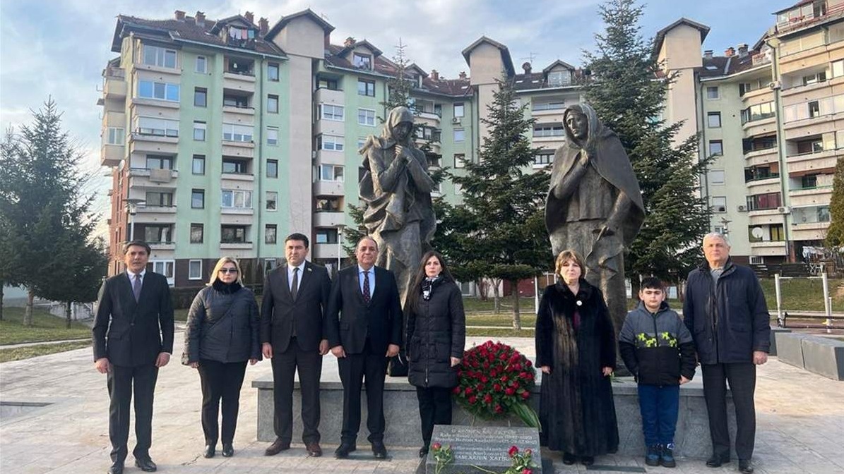 Sarajevo: Polaganjem cvijeća u Parku prijateljstva na Dobrinji obilježena 31. godišnjica masakra u azerbejdžanskom Hodžaliju