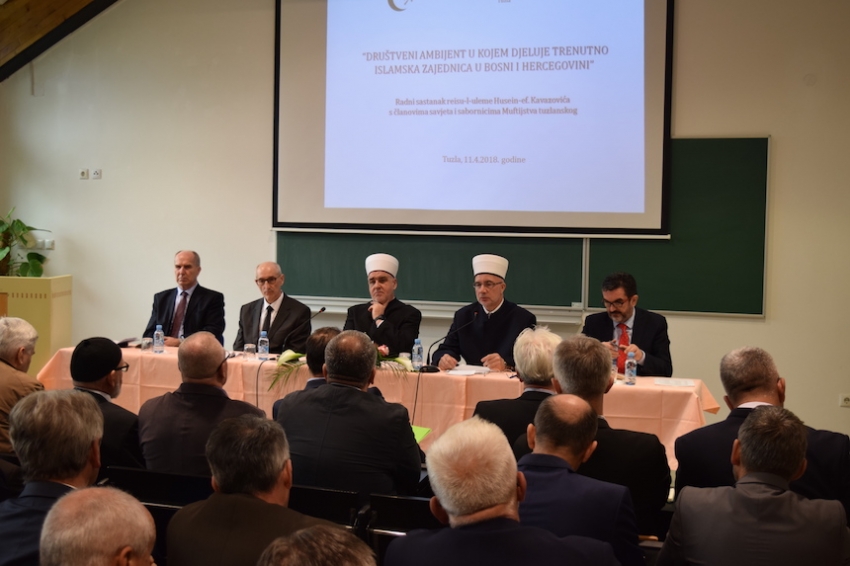 Reisu-l-ulema posjetio Muftijstvo tuzlansko i prisustvovao sjednici Muftijstva