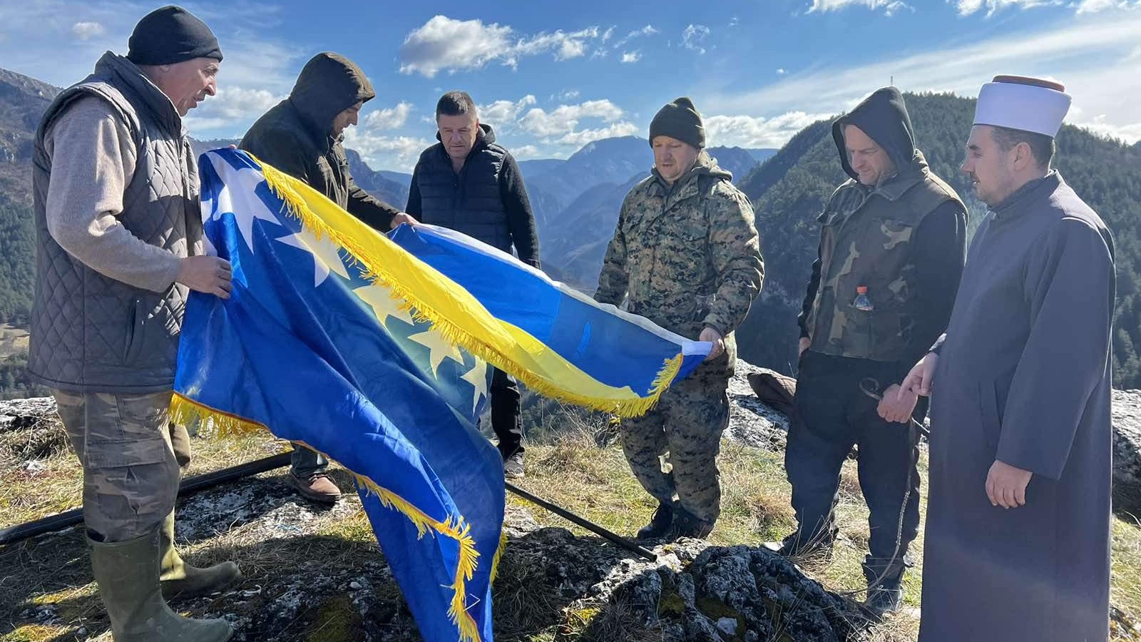 Na srednjovjekovnom gradu Vrataru podignuta zastava Bosne i Hercegovine