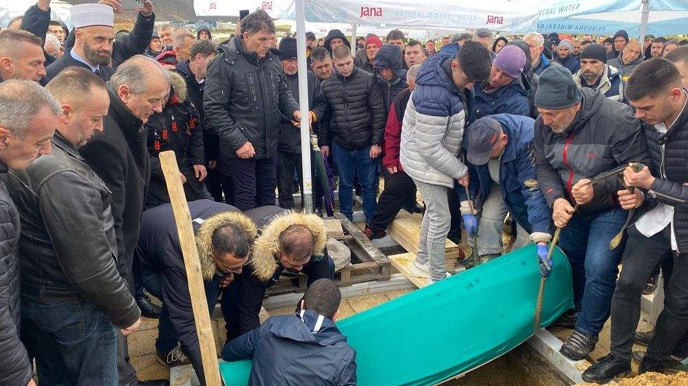 Reisul-ulema predvodio dženazu namaz rahmetli Safetu Aljoviću