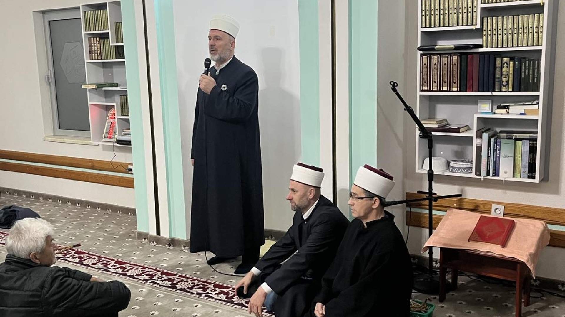 Muftija travnički sa saradnicima i profesorima Elči Ibrahim-pašine medrese u posjeti MIZ Jajce