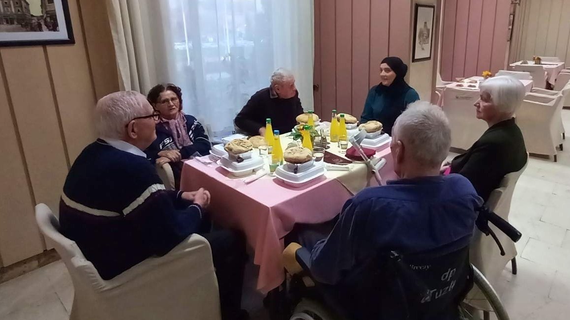 Odjel za brak i porodicu MIZ Tuzla: Iftar u Domu penzionera