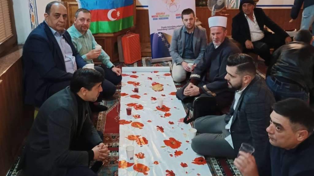 Organizovan iftar za 100 postača u Sadžaudinovoj džamiji u Rogatici