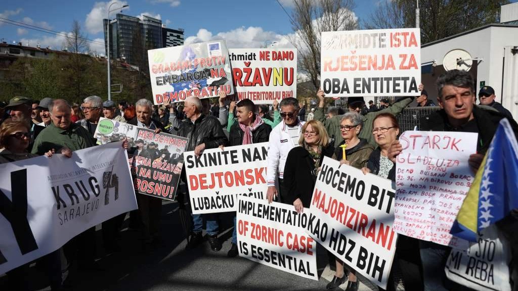 Održani protesti ispred OHR-a: Stop, embargu na demokratiju