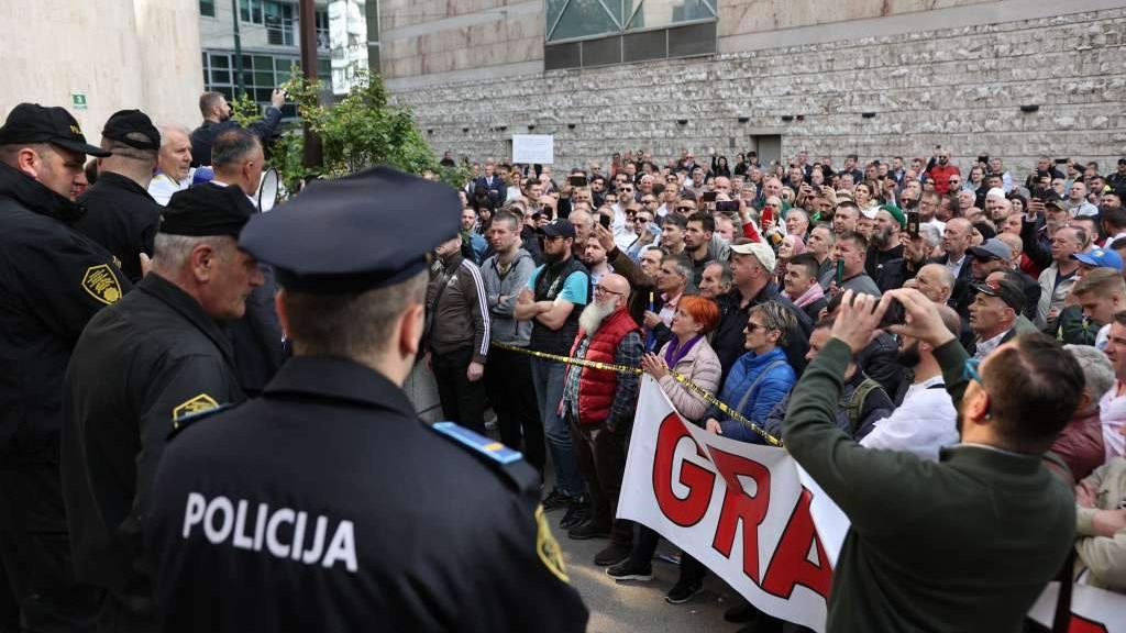 Završeni protesti pred zgradom Parlamenta Federacije BiH