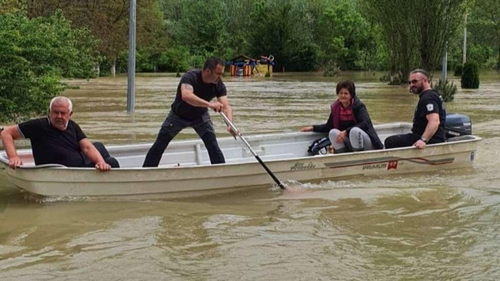 USK: Sve nadležne službe i spasilački timovi danonoćno na terenu