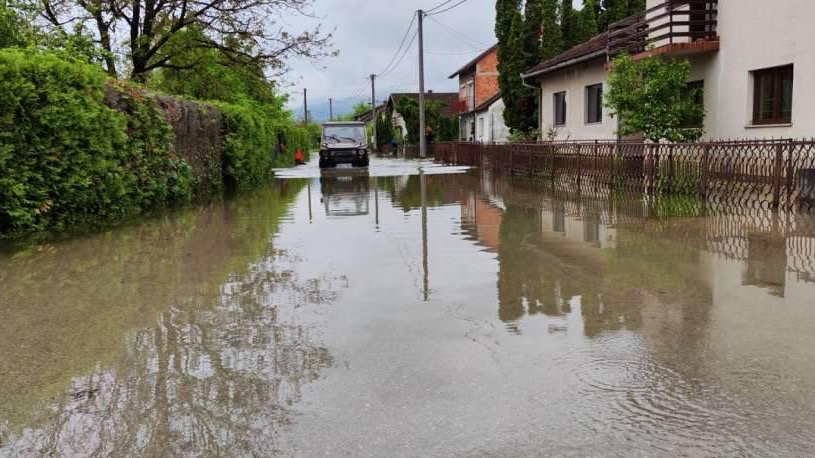 Voda se povlači, već vidljiva razmjera šteta u USK