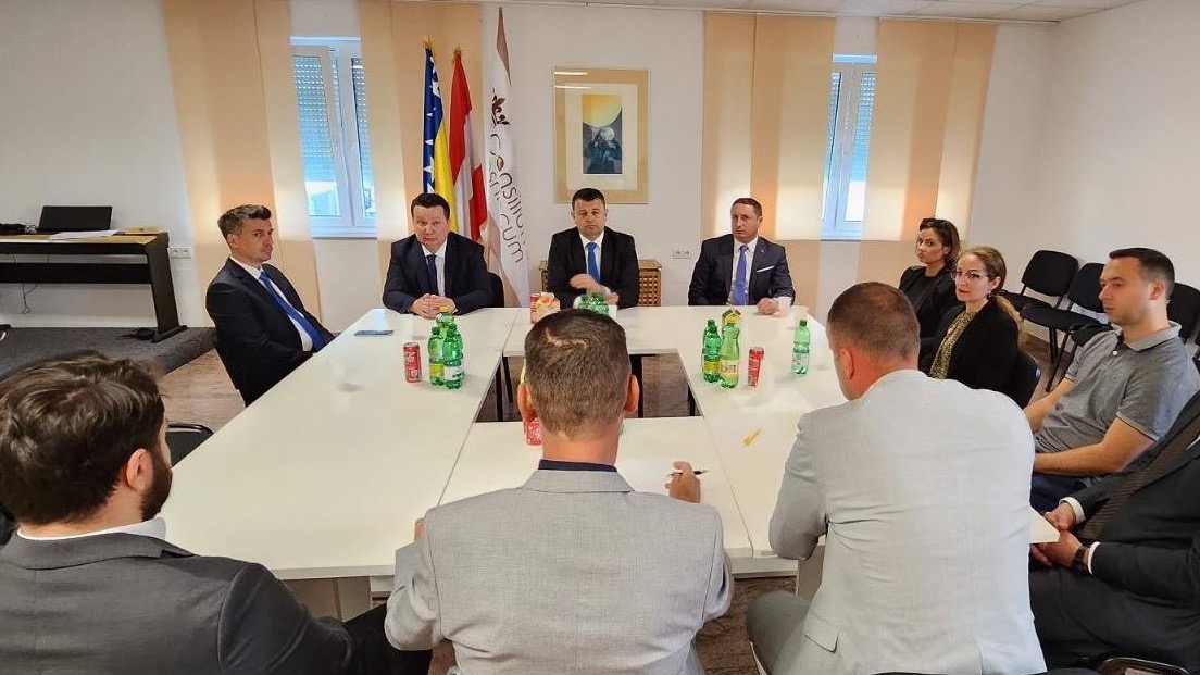 Ministar Sevlid Hurtić se u Beču sastao predstavnicima krovnog Saveza bh. udruženja i posjetio Ambasadu Bosne i Hercegovine