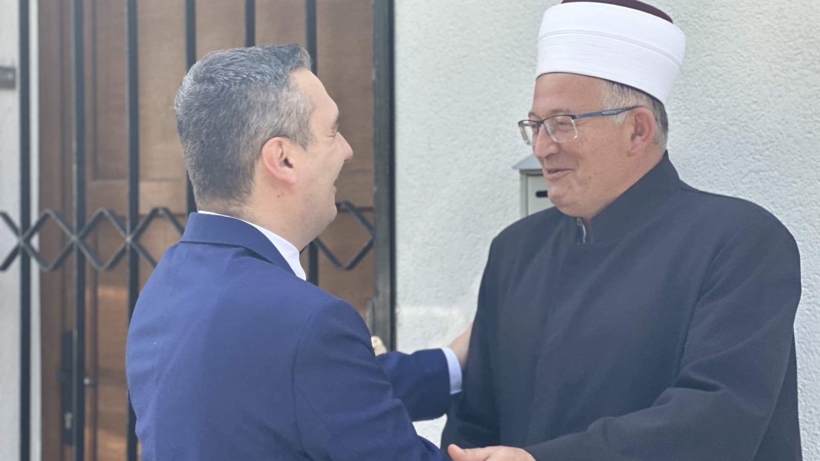 Ministar Dizdar posjetio Ljubuški, klanjao džuma-namaz s povratnicima 