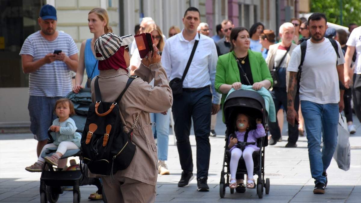 Lijepo vrijeme i šetnja Baščaršijom u Sarajevu: Najviše turista iz Poljske, Tajvana, Srbije, Dubaija, Turske i arapskih zemalja