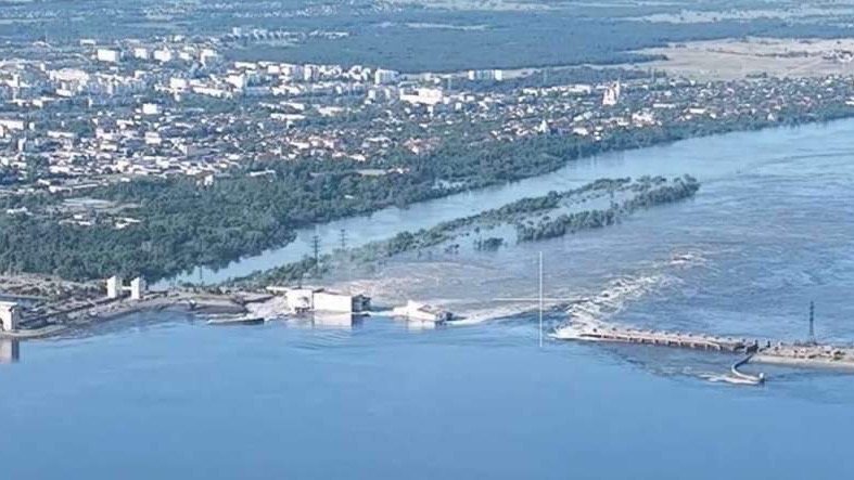 Rusija i Ukrajina se međusobno optužuju za uništavanje brane Kakhovka