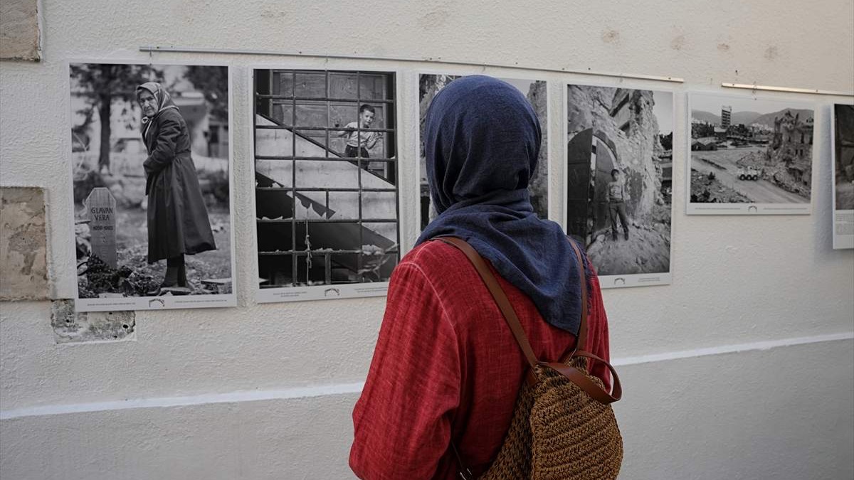 Mostarci se vratili u dane opsade: Izložene ratne fotografije Wadea Goddarda