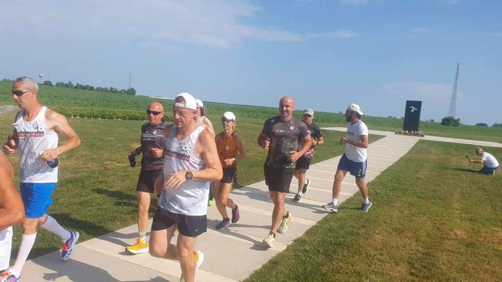 Ultramaratonci iz Ovčare stigli u Zvornik, sutra stižu u Potočare