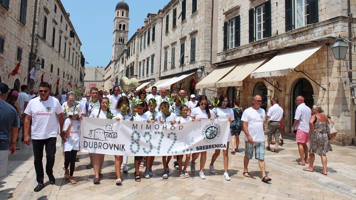 Hrvatska: U Dubrovniku održan Mimohod sjećanja na žrtve genocida u Srebrenici