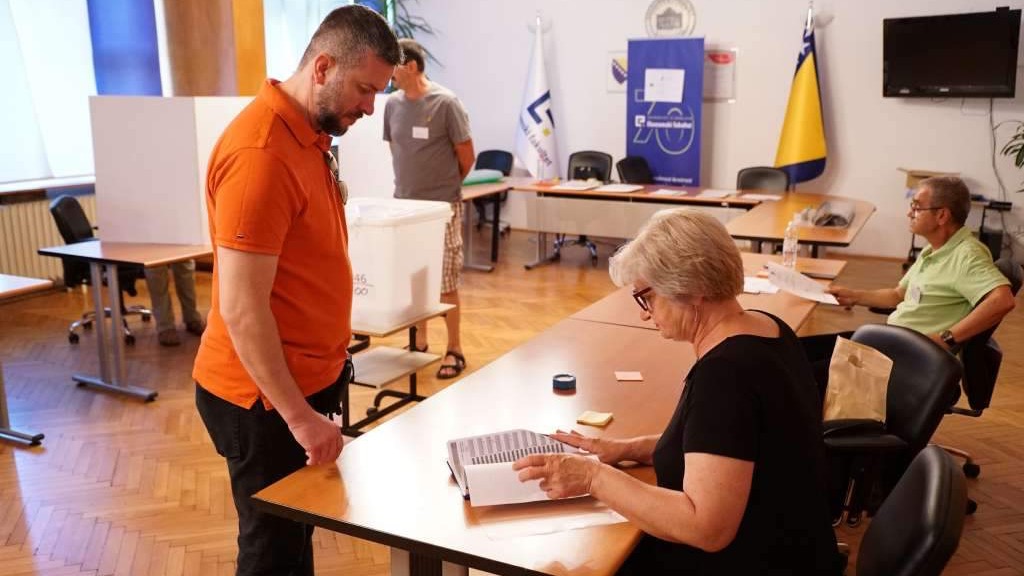 Prvi preliminarni rezultati referenduma za sedam sati, glasalo 11,2 posto birača