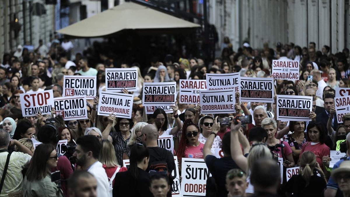 Sarajevo: Brojni građani na protestnoj šetnji protiv nasilja nad ženama