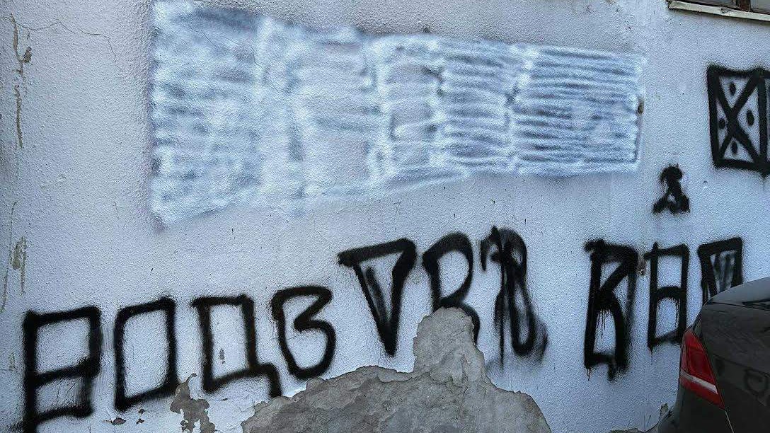 Zvornik: Prekrečen grafit koji veliča Ratka Mladića