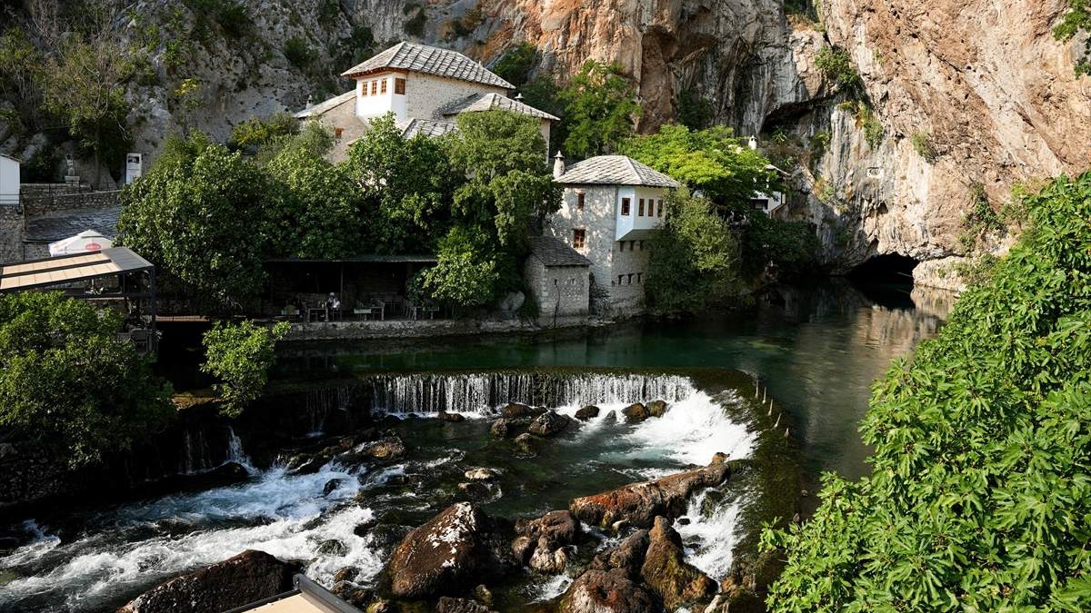 Bh. turistički biser Blagaj: Tekija, Buna, utvrda, vile s bazenima...