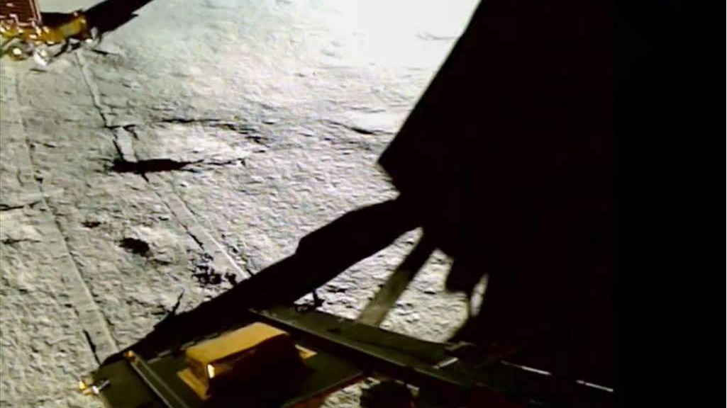 Indijski rover potvrdio prisustvo sumpora na južnom polu Mjeseca